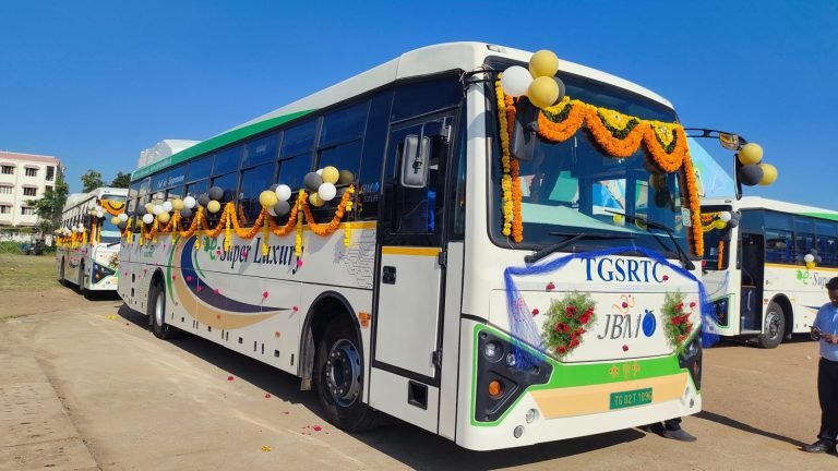 TGSRTC : ఆర్టీసీ బస్సెక్కితే బహుమతులు.. ఈ దసరాకు రూ.5.50లక్షలు గెలుచుకోండి