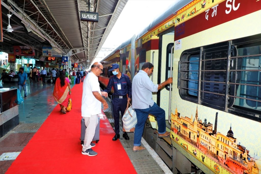 IRCTC : సికింద్రాబాద్ నుంచి ఆధ్యాత్మిక యాత్ర.. తక్కువ ఖర్చులో పుణ్యక్షేత్రాలను చుట్టేద్దాం! 2 Prayanikudu