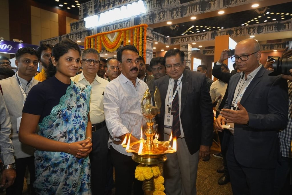 TTF Hyderabad : ట్రావెల్ లవర్స్కు గుడ్న్యూస్.. హైదరాబాద్లో దేశ విదేశాల టూరిజం బోర్డులు! 3 Prayanikudu