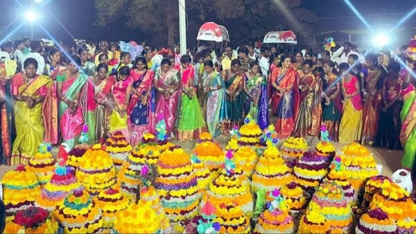 Bathukamma : తెలంగాణ ఆడబిడ్డల పండుగ.. బతుకమ్మలోని ప్రతిరోజు ప్రత్యేకతలు ఇవే!