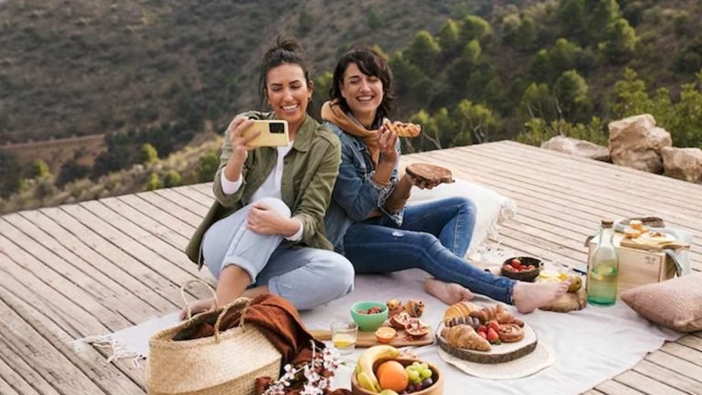 Travel Tips 33 : ట్రావెలింగ్ లో ఆహారం పాడవకుండా ఉండాలంటే? ఈ టిప్స్ పాటిస్తే సరి!
