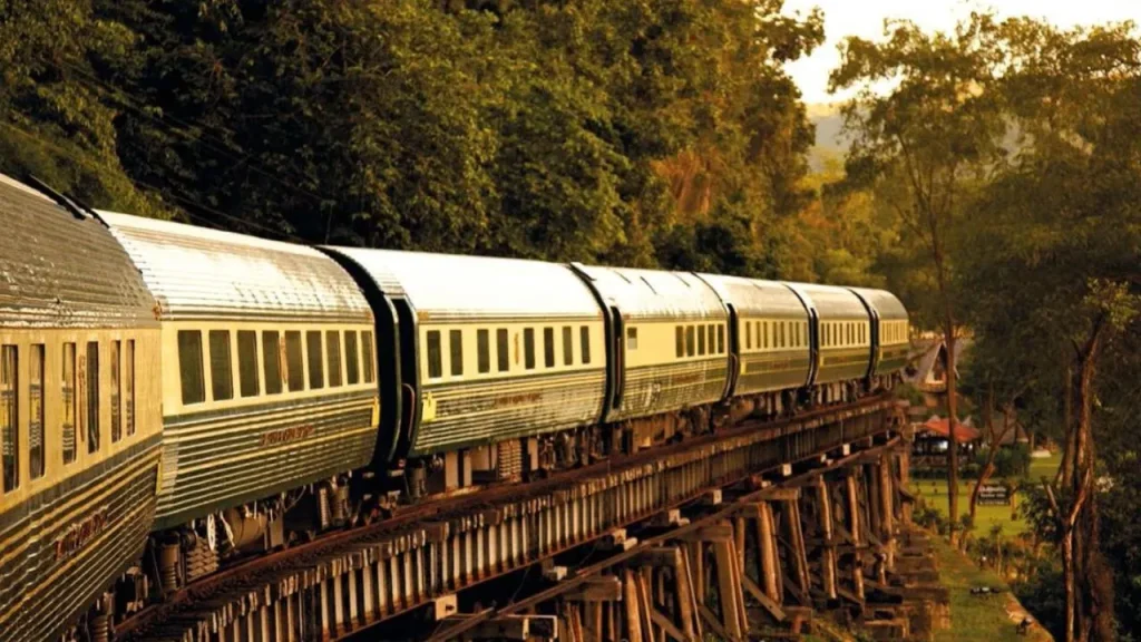 Longest Train : ట్రావెల్ చేయడం అంటే ఇష్టమా.. ఈ ట్రైన్ ఎక్కేయండి..ఒకే ట్రిప్పులో 13దేశాలు, 21రోజుల ప్రయాణం 2 Prayanikudu