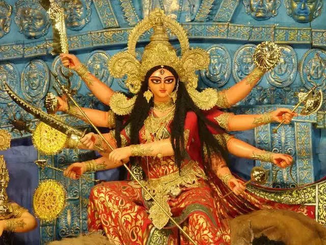 Sharannavarathri 2025: 10 ఏళ్ల తర్వాత దసరా పండుగ 11 రోజులు.. అమ్మవారి దర్శనం కోసం భక్తుల ఎదురుచూపులు! 2 Prayanikudu