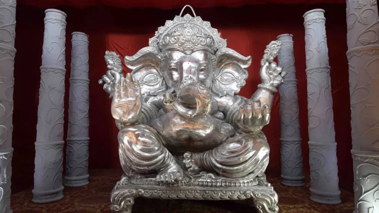 Vinayaka Chavithi : విశాఖలో 2000 కిలోల వెండితో వినాయకుడు.. నిమజ్జనం తర్వాత ఏం చేస్తారంటే!
