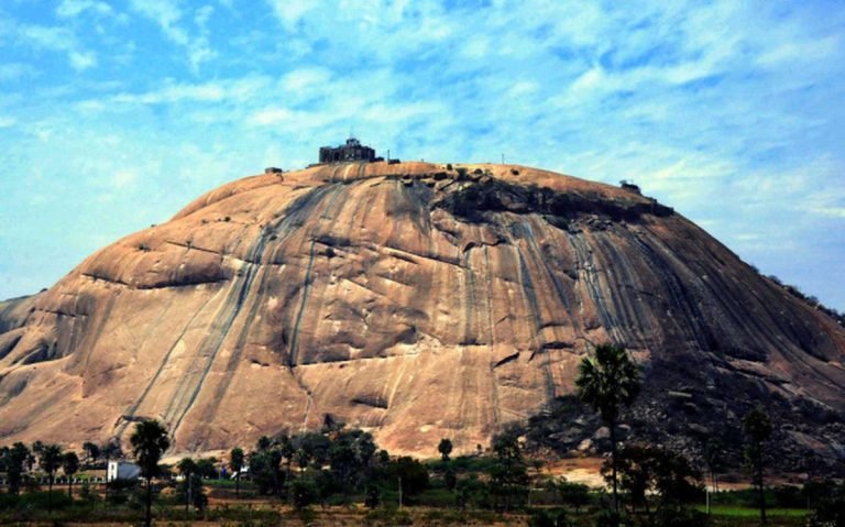 Bhuvanagiri Fort : కొండపై కోట.. రహస్య సొరంగాలు.. అద్భుతమైన వీకెండ్ టూరిస్ట్ స్పాట్ 1 Bhuvanagiri Fort : కొండపై కోట.. రహస్య సొరంగాలు.. అద్భుతమైన వీకెండ్ టూరిస్ట్ స్పాట్