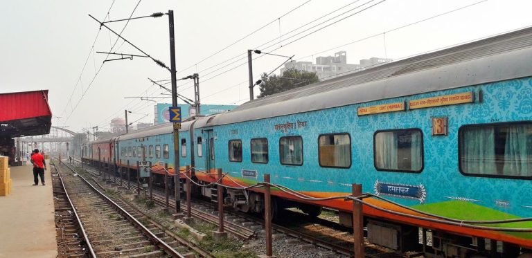 Train Ticket : వామ్మో… ఆ రూట్‌లో రైలు టికెట్ ధర ఏకంగా రూ. 11,230.. ఫ్లైట్ టికెట్ కంటే ఎక్కువ