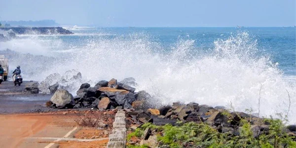 Best Beach in AP : ఉప్పాడ బీచ్లో ఉప్పెన లాంటి అందాలు.. మనసు మామూలుగా ఉండదంతే 1 Prayanikudu