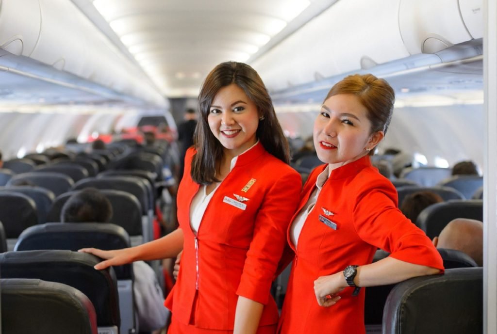 Air Hostess : ఎయిర్ హోస్టెస్ అవ్వాలనుకుంటున్నారా? అయితే ఎంత బరువు ఉండాలి.. జీతం ఎంతిస్తారో తెలుసా ? 2 Prayanikudu