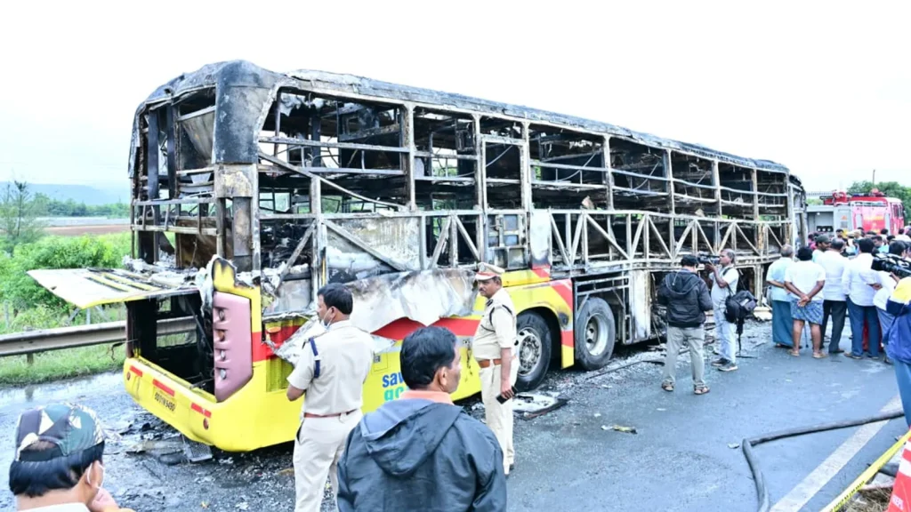 Kurnool Bus Accident : హైదరాబాద్-బెంగళూరు రహదారిపై విషాదం.. ప్రతి ప్రయాణికుడికి ఇదో హెచ్చరిక 2 Prayanikudu