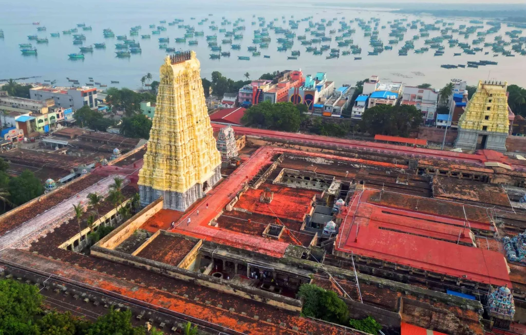 Travel Guide : రామేశ్వరం ట్రిప్ ప్లాన్ చేస్తున్నారా? ఈ ప్రదేశాలను అస్సలు మిస్ కావొద్దు! రామ పాదం ఎక్కడుందో తెలుసా? 2 Prayanikudu