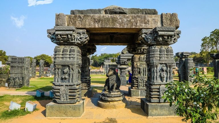 Orugallu Fort : తెలంగాణలోని ఆ ప్లేసుకు వెళితే ఏకంగా 800ఏళ్లు వెనక్కి వెళ్లొచ్చు.. ఇంతకు ఎక్కడంటే ?