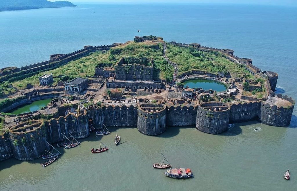 Janjira Fort : భారతదేశంలో అజేయమైన కోట.. 13 సార్లు శివాజీ ప్రయత్నించినా జయించలేక పోయాడు.. ఎక్కడో తెలుసా ? 2 Prayanikudu