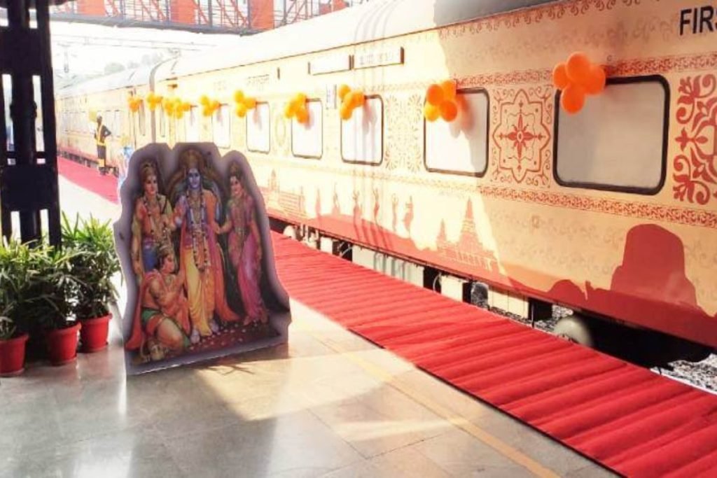 Ram Yatra Ram Katha : ట్రైన్ కాదు, టెంపుల్.. రామ కథ వింటూ 8,000 కి.మీ. యాత్ర! 2 Prayanikudu