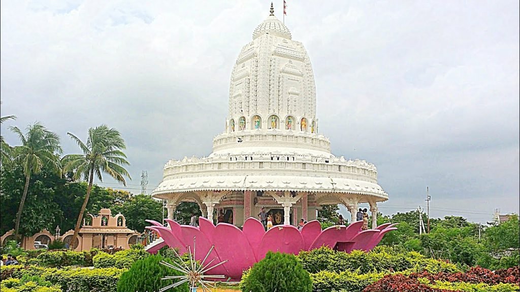 Lotus Temple : కమలం ఆకారంలో నిర్మించిన అద్భుత ఆలయం.. హైదరాబాదుకు చాలా దగ్గర చూశారా ? 2 Prayanikudu