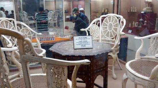 Salar Jung Museum Special: కుర్చీ అంటే ఇది.. టిప్పు సుల్తాన్ వాడిన ఏనుగు దంతాల కుర్చీ చూస్తే మైండ్ పోతుంది 2 Prayanikudu