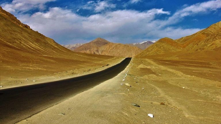 Ladakh Magnetic Hill