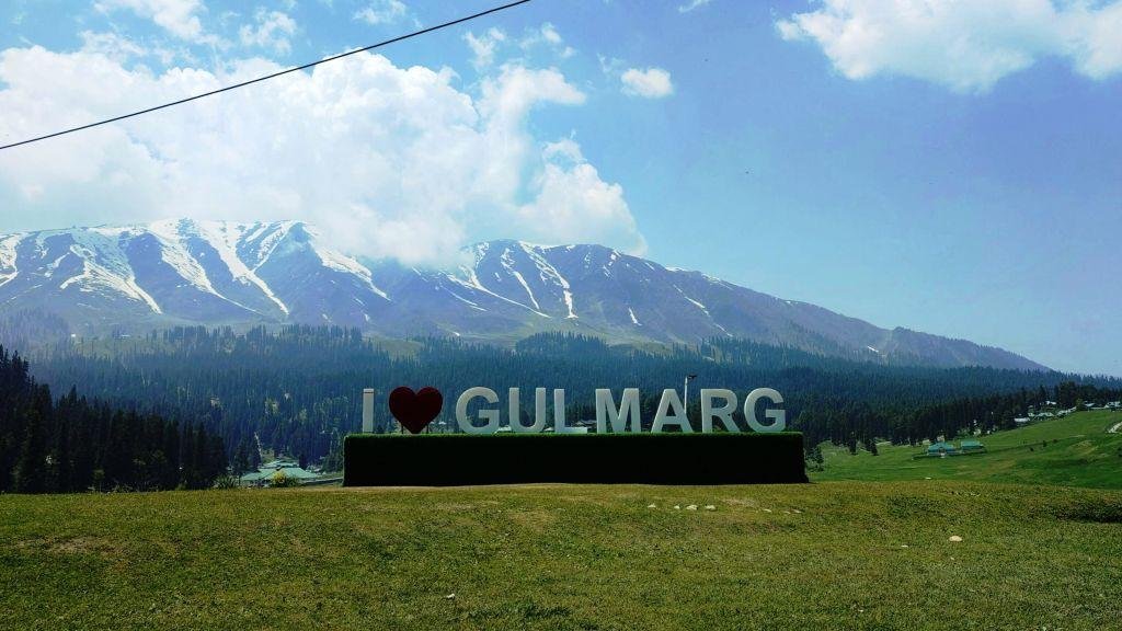 భారత్లో వెలిసిన మంచు స్వర్గం గుల్మార్గ్ పూర్తి ట్రావెల్ గైడ్ | Gulmarg Complete Travel Guide 3 Gulmarg Complete Travel Guide