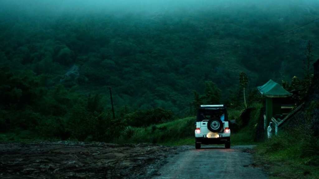 Monsoon Travel Tips : వర్షాకాలంలో టూర్ ప్లాన్ చేస్తున్నారా? అయితే ఈ టిప్స్ మీ కోసమే! 2 Monsoon Travel Tips