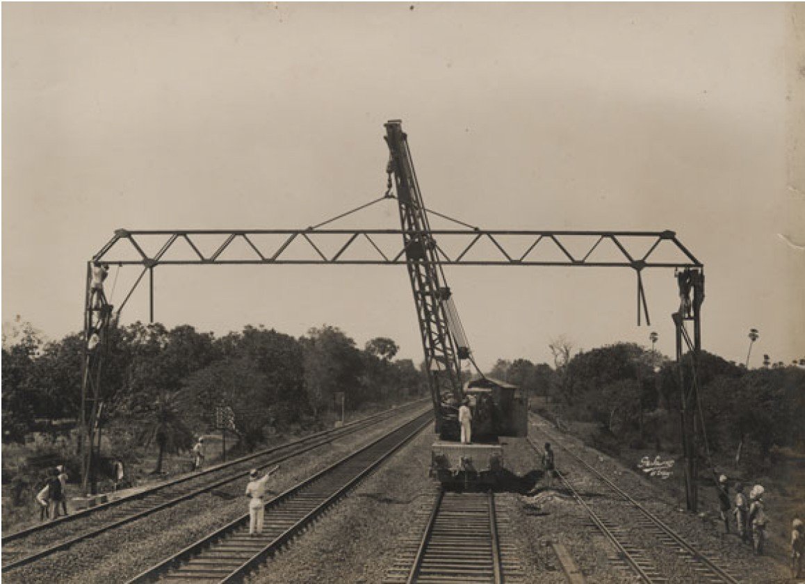 3.First Electric Train in india : మన దేశంలో తొలి ఎలక్ట్రిక్ ట్రైను 1925 ఫిబ్రవరి 3వ తేదీన మహారాష్ట్రలోని ముంబైలోని కుర్లాలో ఉన్న ఛత్రపతి శివాజీ మహారాజ్ టెర్మినస్ నుంచి ప్రారంభమైంది.