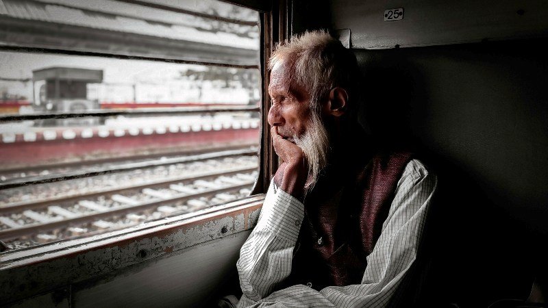 భారత్‌లోని చివరి రైల్వే స్టేషన్‌గా ( Last Railway  station of India ) పాపులారిటీ సంపాదించుకున్న వాగా రైల్వే స్టేషన్‌ అనేది పాకిస్తాన్‌లోని లాహోర్ నుంచి 24 కిమీ దూరంలో, భారత్‌లోని అమృత్‌సర్‌ నుంచి 32 కిమీ దూరంలో ఉంటుంది. అమృత్‌సర్ నుంచి టాక్సి లేదా బస్సులో ఇక్కడికి మీరు చేరుకోవచ్చు. అయితే ప్లాట్‌ఫారం మీదికి వెళ్లాలి అంటే మాత్రం ప్రత్యేక పర్మీషన్ అవసరం అవుతుంది.