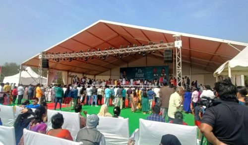 తెలంగాణ ప్రభుత్వం తరపున ఏర్పాటు చేసిన సాంస్కృతిక కార్యక్రమాలు విశేషంగా ఆకట్టుకున్నాయి.