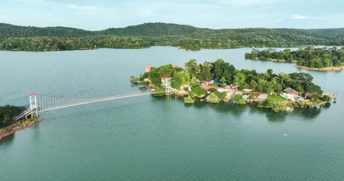 How To Reach Laknavaram : తెలంగాణలోని ములుగు జిల్లాలో ఉంది లక్నవరం. ఇక్కడ గోవిందరావుపేటలో ఉన్న లక్నవరం చెరువును చూడటానికి సందర్శకులు దూరదూరం నుంచి వస్తుంటారు. మీరు వరంగల్ నుంచి ములుగుకు చేరుకుని అక్కడి నుంచి లక్నవరం వైపు రావచ్చు.