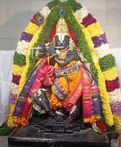 ఇక అయోధ్యలో బాల రాముడిని (Ayodhya Bala Rama) దర్శించుకున్న భక్తులు హైదరాబాద్‌లో కృష్ణుడి విగ్రహాన్ని కూడా దర్శించుకోవచ్చు.