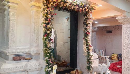 ప్రస్తుతం పునర్‌నిర్మాణ పనుల్లో ఉన్న ఆయలం ఎంతో అందంగా ముస్తాబవుతోంది.