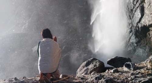 వసుధారా ఫాల్స్ | Vasuhara Falls : పంచపాండవులు స్వర్గానికి వెళ్లదారిలో ఉంటుంది వసుధారా ఫాల్స్. ఈ జలపాతం నీరు ఎవరిపైన అయితే పడుతుందో వారు అసలు పాపాలు చేయలేదు అంటారు.