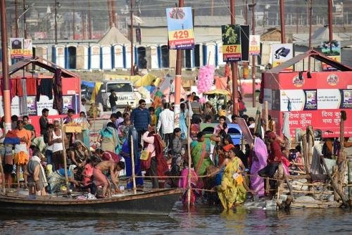 3.మహా  కుంభమేళాకు తెలుగు రాష్ట్రాల నుంచి ( Telugu People In Kumbha Mela ) కూడా లక్షలాది మంది భక్తులు వెళ్లనున్నారు. వీరికోసం కుంభమేళాలో తిరుమల వెంకన్న ఆలయం నమూనాను ఏర్పాటు చేయనున్నారు