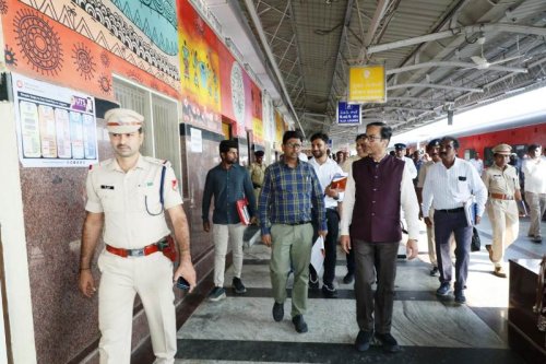 అమృత్ భారత్ స్టేషన్ పథకంలో భాగంగా రూ.311 కోట్లో రినోవేషన్ కార్యక్రమాలు జరుగుతున్నాయి.