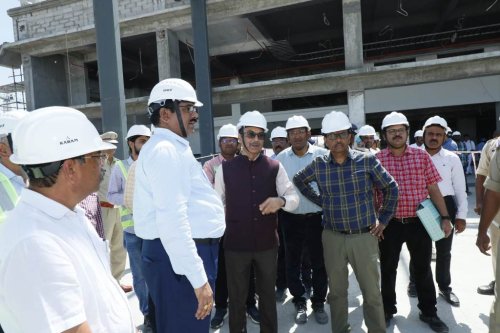 ప్రధాన ప్రధాన పునరాభివృద్ధి  పనుల పురోగతి పనులు ఎక్కడి వరకు వచ్చాయో తెలుసుకునేందుకు  దక్షిణ మధ్య రైల్వే జనరల్ మేనేజర్ అరుణ్ కుమార్ చైన్ తిరుపతి రైల్వే స్టేషన్‌ను  సందర్శించారు.