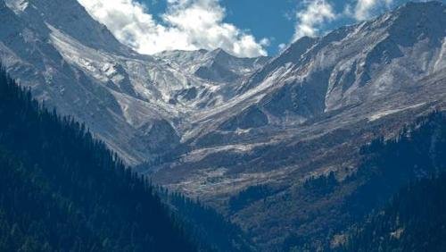 Manali, Himachal Pradesh :  స్నో అంటే ఇష్టపడే వారు మనాలీని ఎలా కాదంటారు ?Read Also: Manali : మనాలి ఎలా ప్లాన్ చేసుకోవాలి ? ఎక్కడ ఉండాలి ? ఏం చూడాలి? 