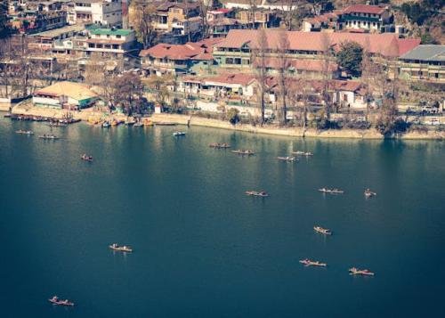 Nainital, Uttarakhand : చలికాలంలో నైనితాల్ లేక్‌ను ముద్దాడే  మబ్బుల్లో బోటు ప్రయాణం...దీని గురించి మాటల్లో చెప్పలేము