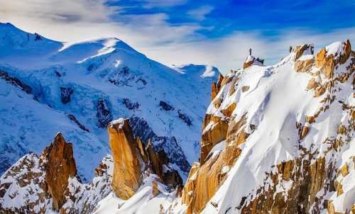 Chamonix, France : ఛమోనిక్స్ అనేది సాహసాన్ని ఇష్టపడే వారికి స్వర్గం లాంటిది. ఇక్కడి వ్యూస్ మనసు దోచేస్తాయి.