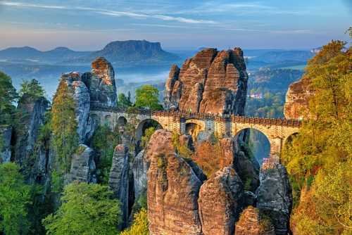 Nuremberg, Germany : ఇక్కడ పెద్ద క్రిస్మస్ మార్కెట్ ఉంటుంది. లోకల్ ఫుడ్, షాపింగ్ మీరు బాగా ఎంజాయ్ చేయగలరు.